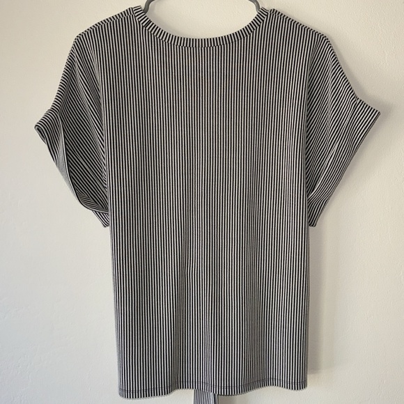 Express black and white blouse - Picture 3 of 5